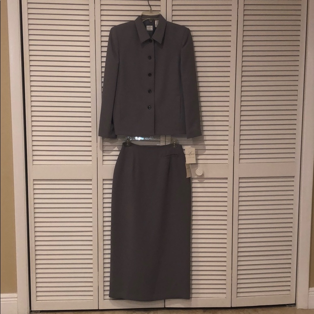 Gray lined long skirt and long sleeve jacket